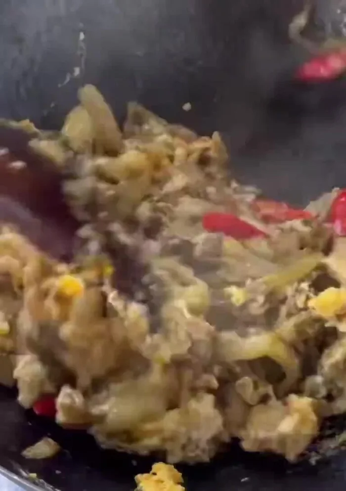 Stir-fry until the eggs and pickled cabbage are cooked through and dry.
