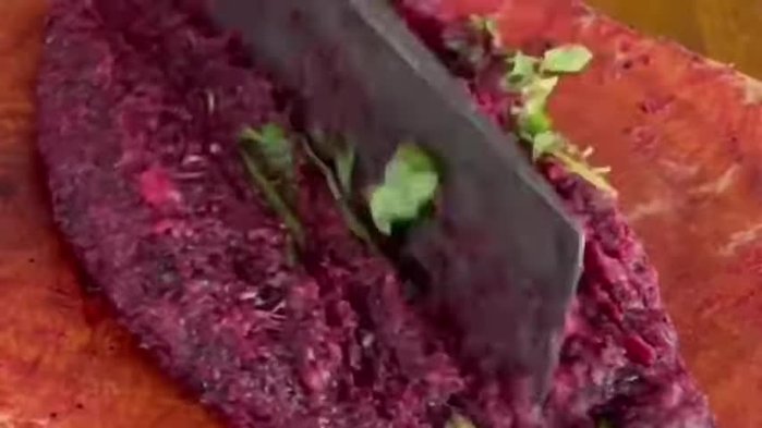 Add the ground meat to the paste and mix well.