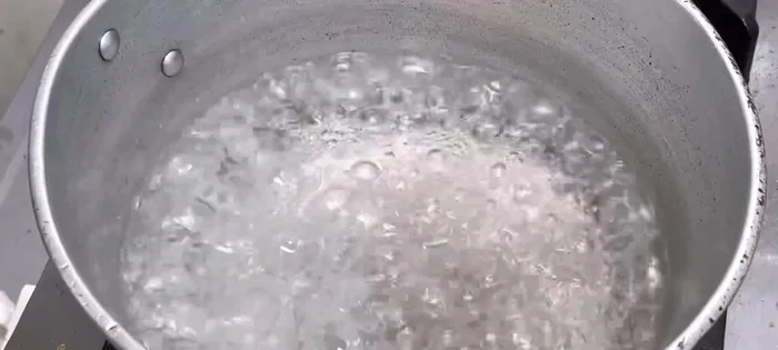 Start preparing the prawns and other ingredients.
