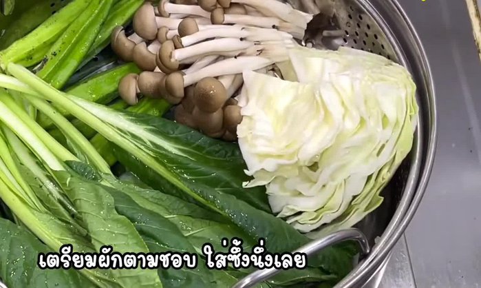 Grind the ingredients: Using a mortar and pestle, pound the chilies, garlic, and shallots into a coarse paste.