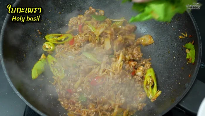 Finally, add the spicy basil leaves and stir-fry over high heat until cooked and fragrant.
