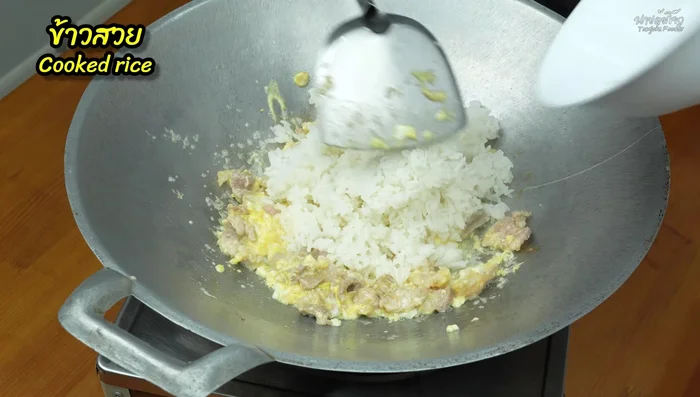 Add cooked rice and stir-fry until desired consistency. (255.68)