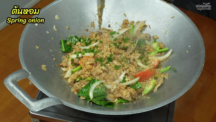 Garnish with spring onions. (391.84)