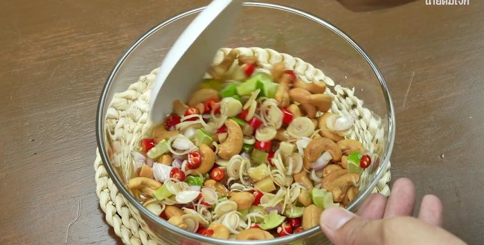 Fry or roast the cashew nuts until fragrant.
