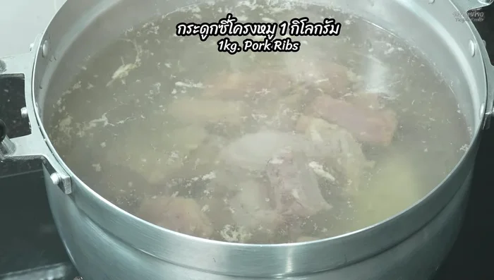 In a pot, bring 3 liters of water to a boil. Add the marinated pork ribs and bring back to a boil.