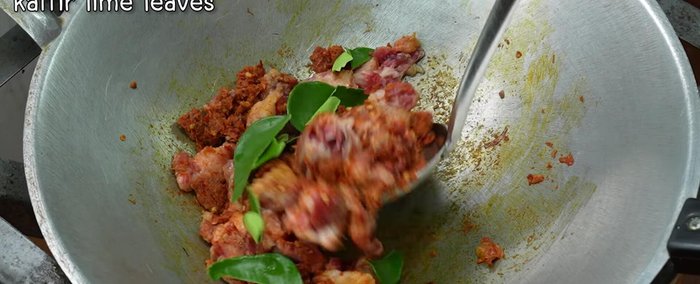 Add kaffir lime leaves to remove fishy smell. Stir-fry.
