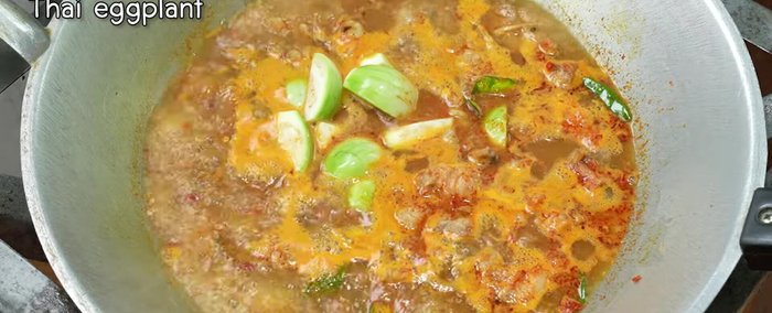 Add eggplant while the curry is boiling over high heat.