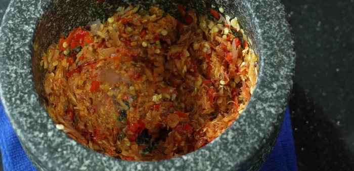 Set aside the curry paste. Rinse the mortar and use the water to create a smooth liquid.