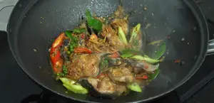 Spicy Catfish Stir-Fry: Easy Thai Recipe by Mr. Tom Jok