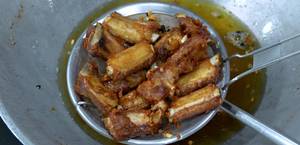 Crispy Garlic Fried Pork Ribs: Easy Recipe for Delicious Snack