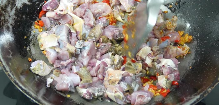 Add the frog meat. Stir-fry one side at a time until cooked through, using high heat to reduce fishy smell.
