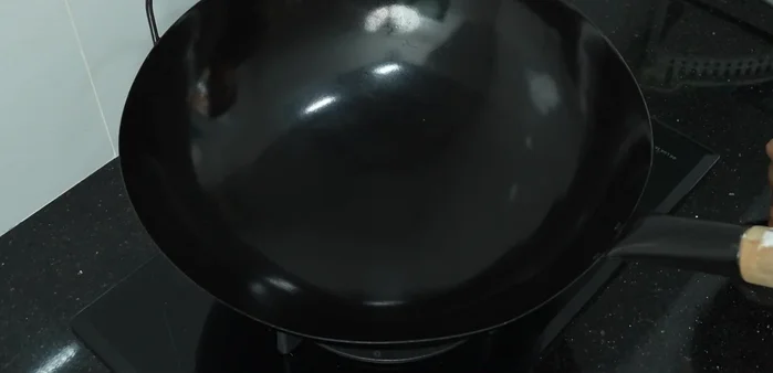 Heat up the pan and add oil.