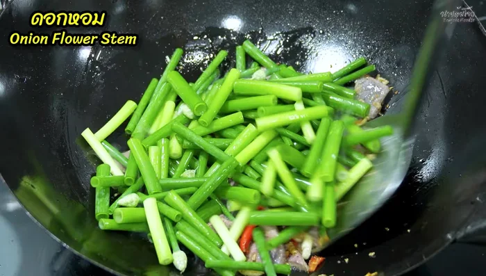 Cut and wash the fragrant flowers.