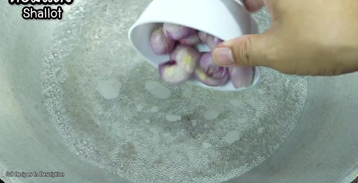 Boil water in a pot. Add the shallots and cook.
