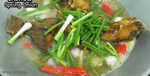 Crispy Tilapia Stewed in Soybean Paste: Easy Thai Recipe