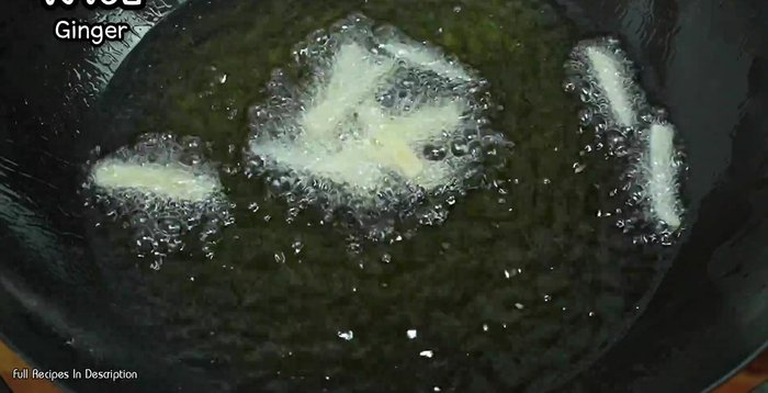 Before frying the fish, add a little ginger to the oil for a nice smell.