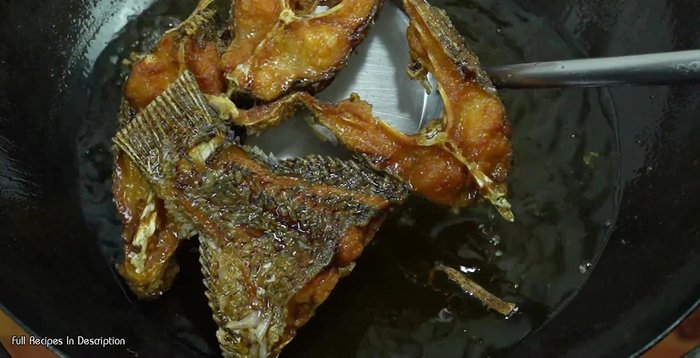 Drain the fried tilapia.