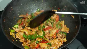 Stir-fried Pickled Bamboo Shoots with Pork: Easy Thai Recipe