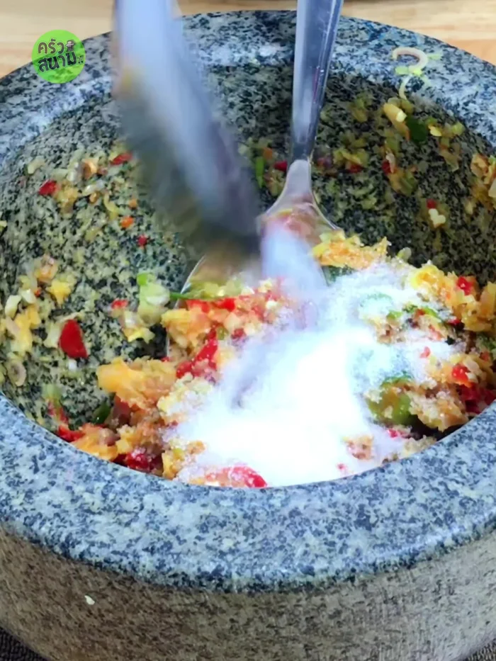 Season the herb mixture with 1 tbsp sugar, 0.5 tbsp seasoning powder, 2 tbsp white vinegar, and 2 tbsp oyster sauce. Mix well.