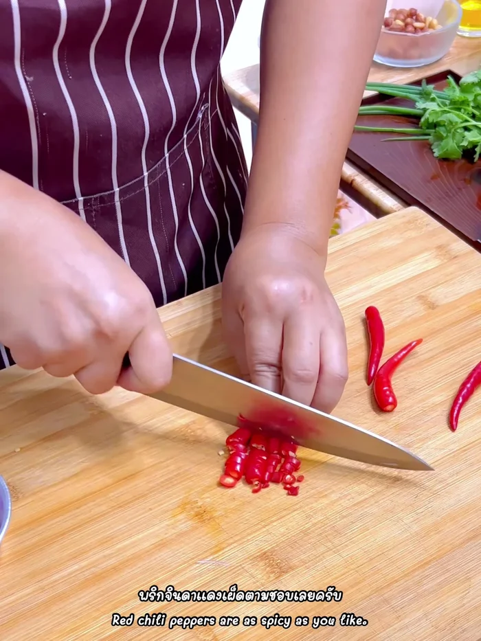 Prepare red chili peppers to your desired level of spiciness. Also chop 2 stalks of spring onion and coriander to taste.