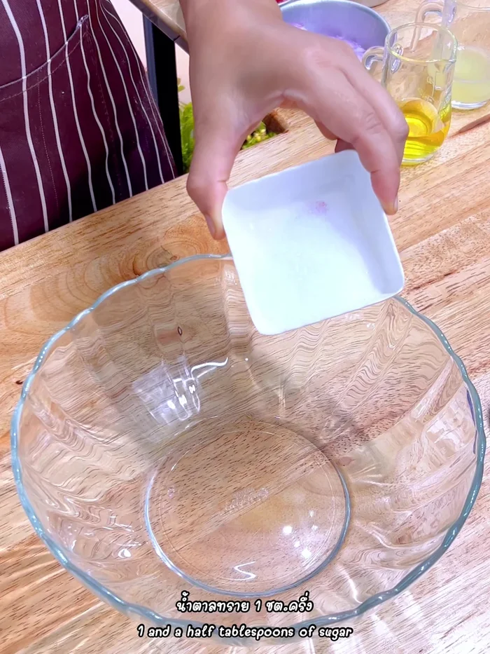 Prepare the dressing: Mix 1.5 tablespoons of sugar, 2 tablespoons of pickled garlic, 2 tablespoons of fish sauce, and 2 tablespoons of lime juice until dissolved. Adjust seasoning to your preference.