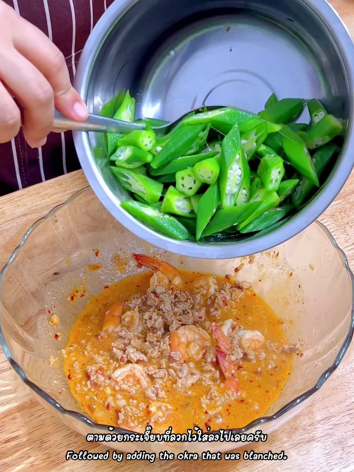 Add the boiled okra, 10 slices of red chili peppers (or to taste), and 5 sliced shallots. Mix well.