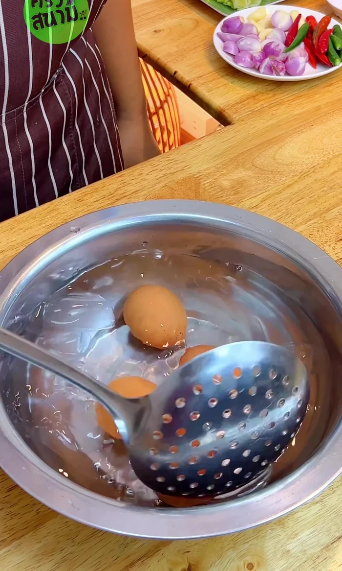 Cool the boiled eggs and peel them.