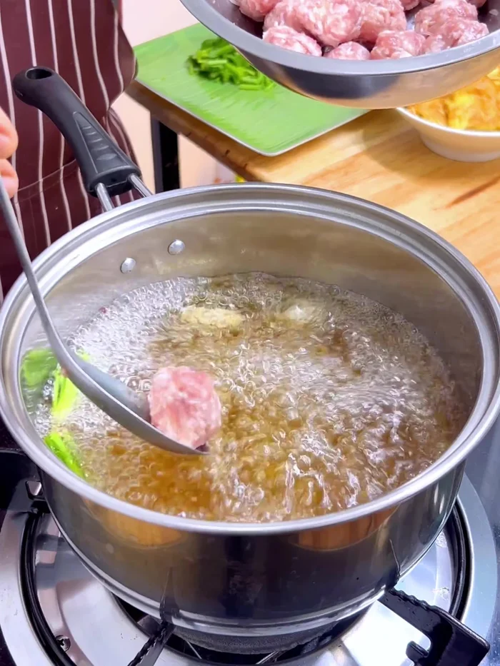 Add pork and glass noodle mixture to the soup. Reduce heat to low to prevent clouding.