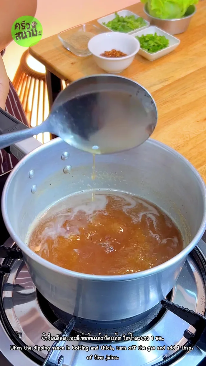 Reduce heat, add lime juice, chili powder, and roasted rice powder. Mix well and let cool. [160.879]