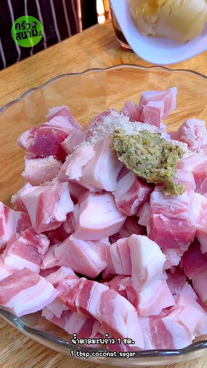 Add coconut sugar, seasoning sauce, oyster sauce, and black pepper. Mix thoroughly. [47.079]