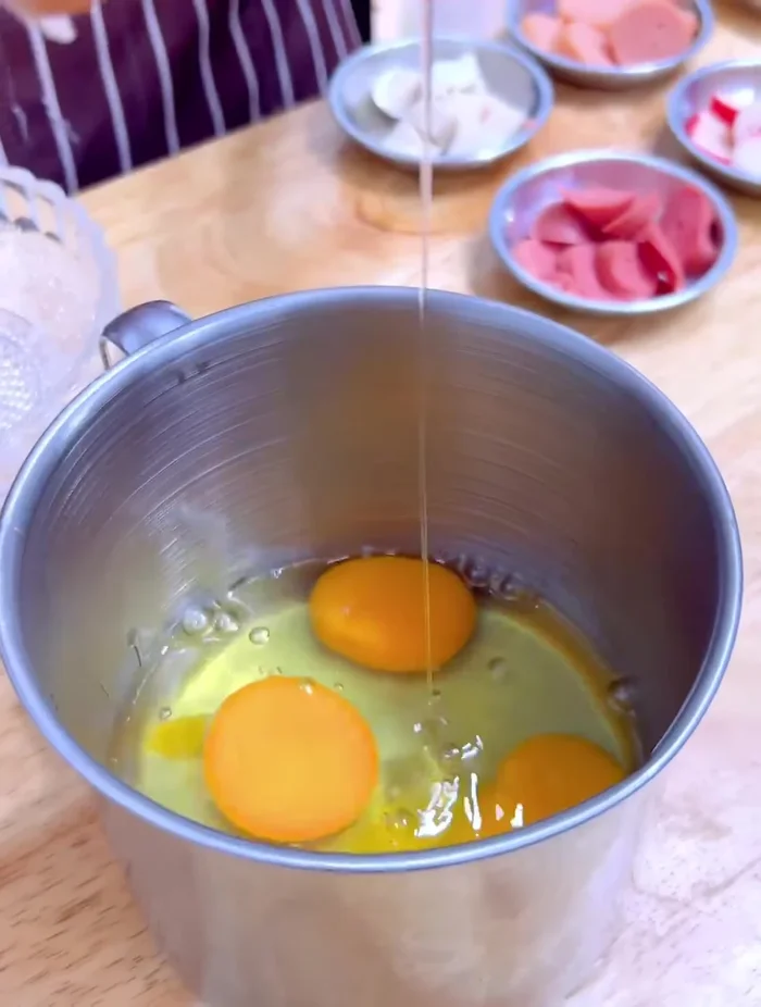 In a bowl, beat 4 eggs. Add seasoning powder, ground pepper, white pepper, fish sauce, and oyster sauce. Mix well.