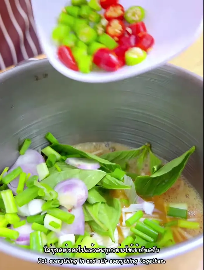 Add all the prepared ingredients (crab meat, sausage, minced pork, vegetables) to the egg mixture. Mix thoroughly.
