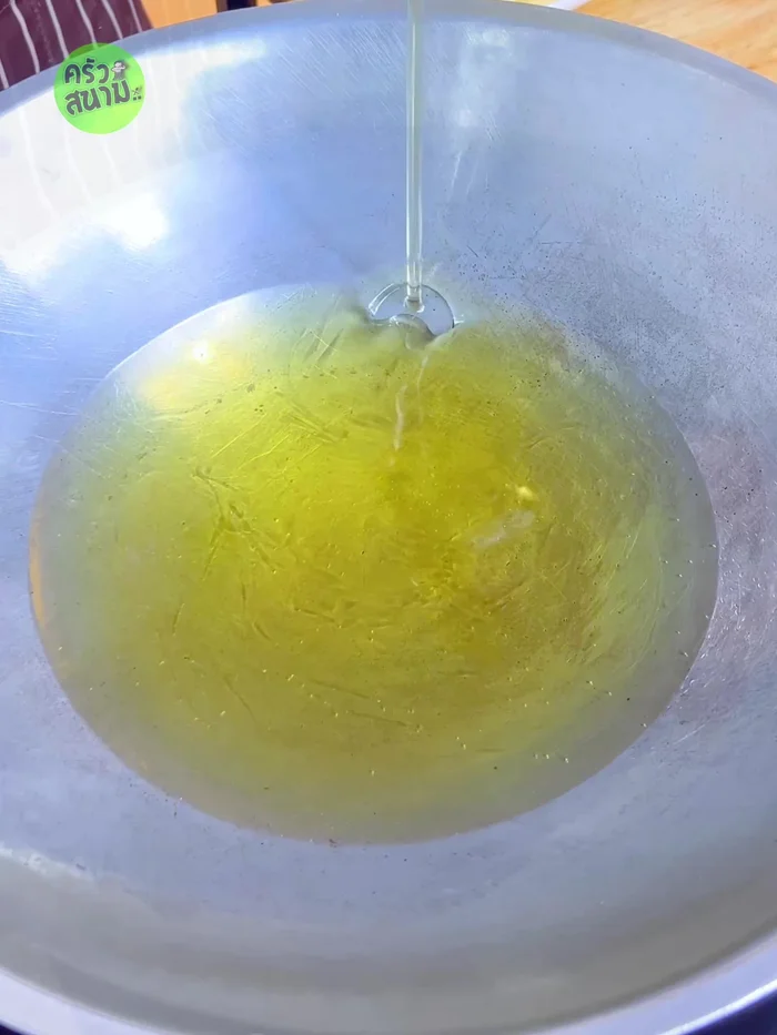 Heat vegetable oil in a pan. Fry the egg tofu until golden brown and crispy. Do not stir frequently to avoid mushiness.
