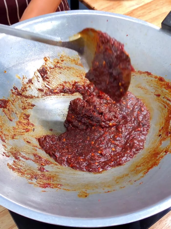 Roast shallots, garlic, and dried chilies in oil until cooked.