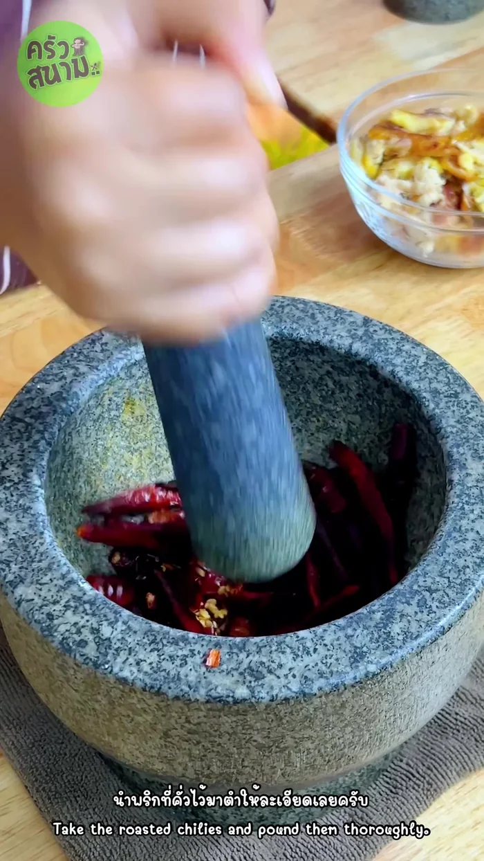 Finely grind the roasted chilies into chili powder.