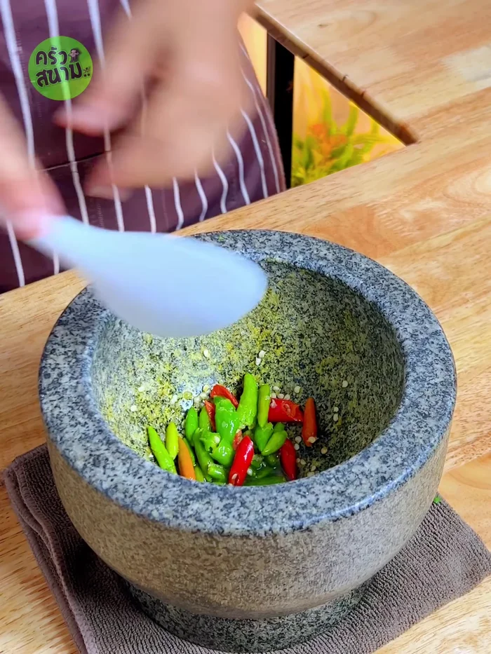 Mix the pounded chili and lime juice in a bowl. Add fish sauce and parsley to taste.