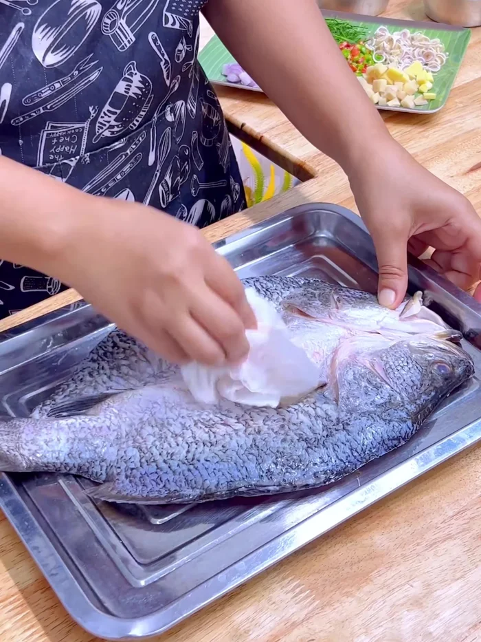 Pat the fish dry and sprinkle with crispy flour. Fry until golden brown and crispy on both sides using medium heat.