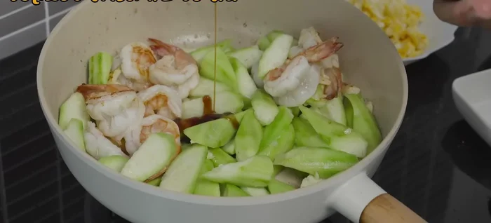 Season with soy sauce, oyster sauce, seasoning powder, ground pepper, and water. Stir well to combine.