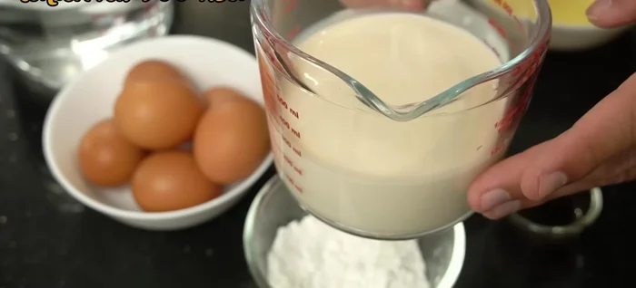 Prepare the filling: Whisk together corn flour and custard powder. Gradually add milk (fresh or evaporated), then vanilla extract. In a separate bowl, whisk eggs.
