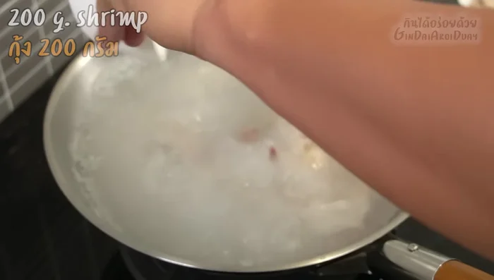 Prepare the dressing: Combine boiled fish sauce, pickled garlic, water, canned fish, chili powder, lime juice, and sugar. Mash and mix well until sugar dissolves.