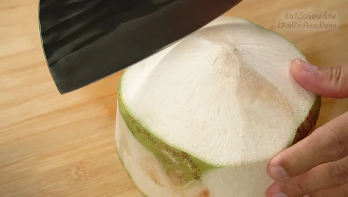 Prepare the young coconut: Extract the water and grate the coconut meat.