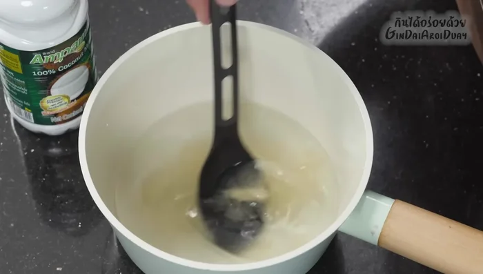 Prepare the coconut jelly: Soak jelly powder in water for 10 minutes. Boil over medium heat until dissolved.