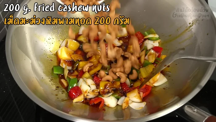 Combine everything: Add the stir-fried vegetables, fried cashew nuts, and fried chicken to the sauce. Stir-fry until heated through.