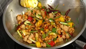 Crispy Stir-Fried Chicken with Mango: A Delicious Thai Recipe