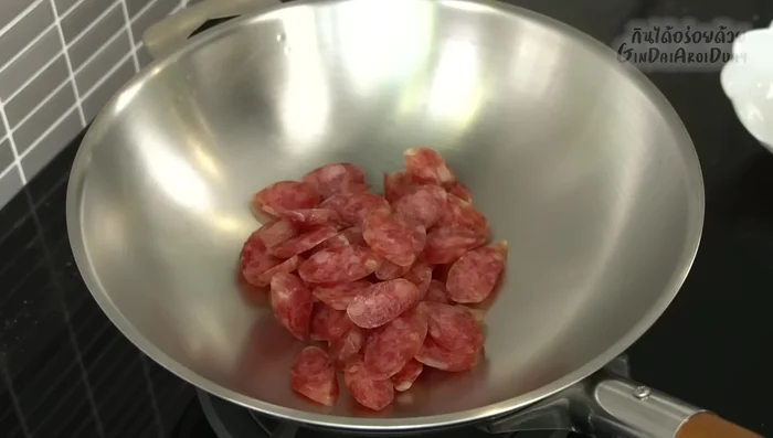 Fry the Chinese sausage: Add the cut sausage to a pan over medium heat. Add a moderate amount of water. The water will help the sausage cook evenly and prevent burning. Stir occasionally. Once the water evaporates, continue to stir until the sausage is cooked through and golden brown.