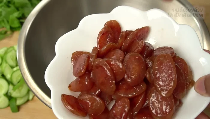 Prepare the sauce: Taste the fried Chinese sausage to determine the amount of seasoning needed. Add fish sauce, lime juice, palm sugar, and adjust to your preferred level of sour, salty, sweet, and spicy.