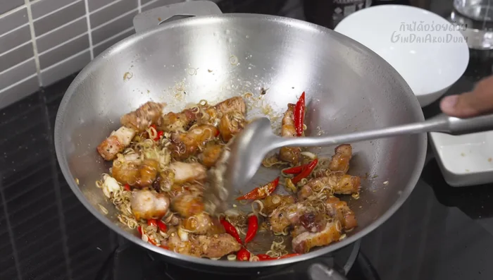 Add a little water to create a light sauce and stir-fry well.