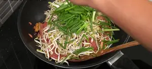 Pink Fried Noodles Recipe: Easy Temple Fair Noodles