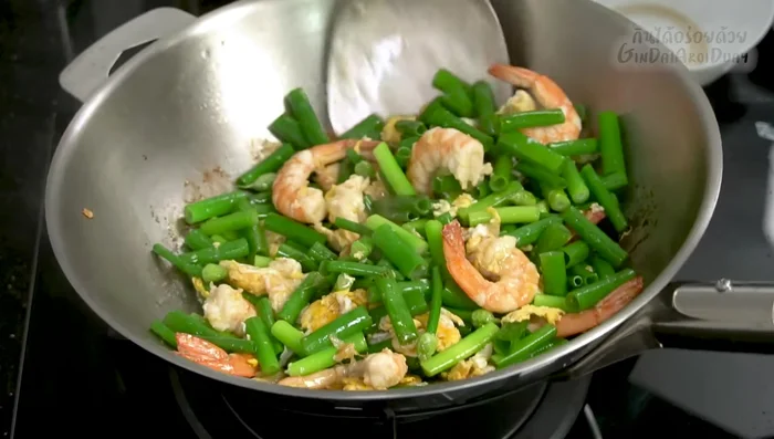 Turn up the heat and stir-fry briefly until everything is cooked through.