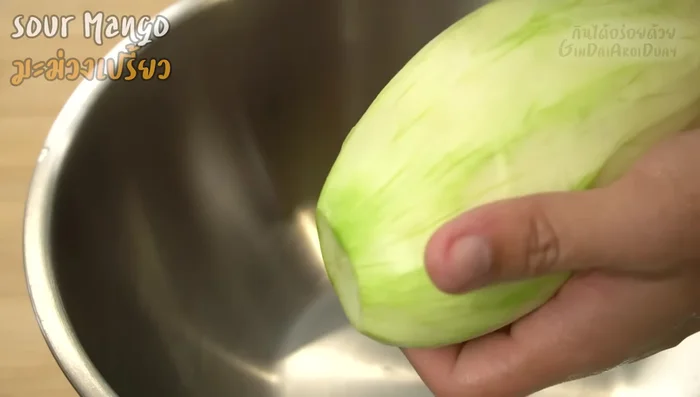 Prepare the dressing: Combine lime juice, palm sugar, fish sauce, and chili. Adjust to your preferred taste. (420.06)